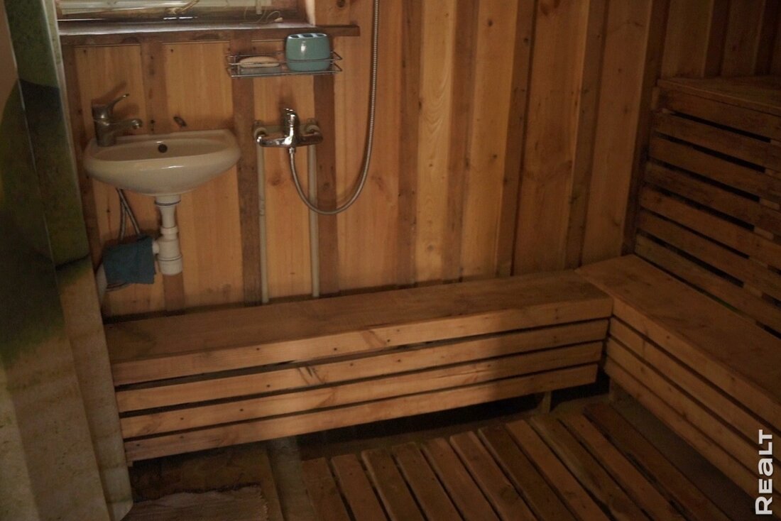 Белоруска восстанавливает родовое гнездо в глухой деревне у реки