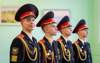 Лукашенко утвердил новую форму для белорусских суворовцев