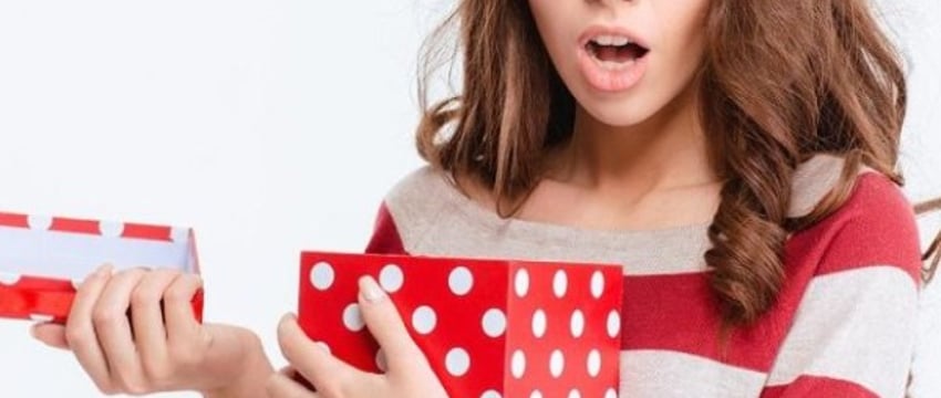 Белоруски начали продавать в сети ненужные подарки после 8 Марта