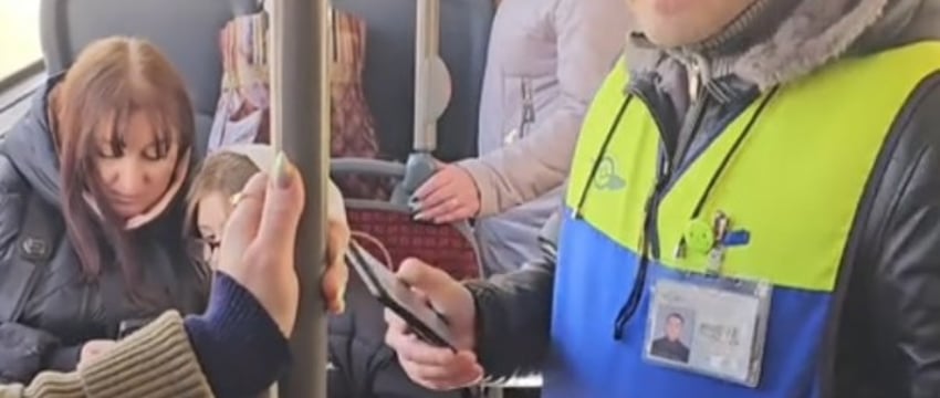 Посмотрите видео, как в Беларуси кондуктор развлек пассажиров песней