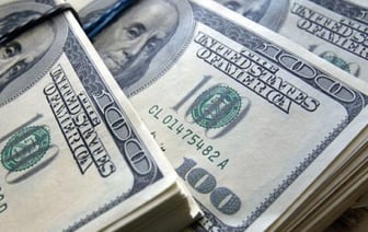 Ехал на авто в Польшу и раздал деньги пассажирам: очередной случай недекларирования валюты