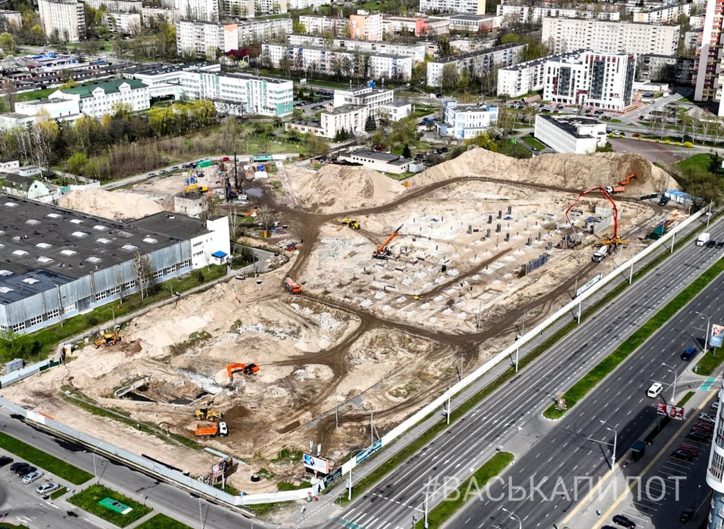 В Бресте возле «Короны» развернулась масштабная стройка. Смотрим видео с высоты