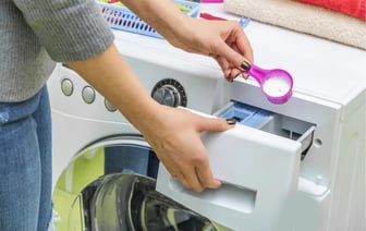 Только не шампунь и не мыло. Чем заменить стиральный порошок, если внезапно закончился? — Полезно