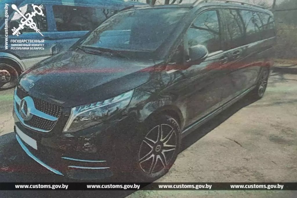 Четыре люксовых автомобиля по заниженной стоимости везли в Беларусь из Польши