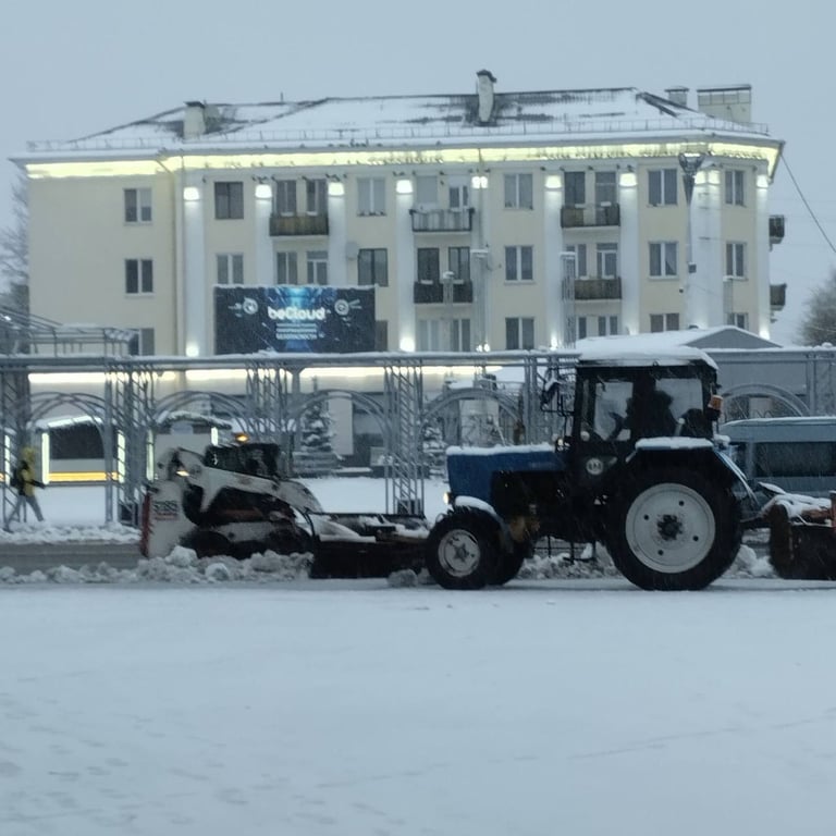 В Бресте идет уборка снега