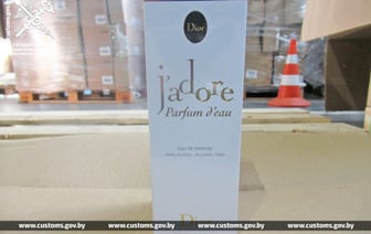 «Забыл» про посуду и туалетную воду — под Гродно у литовского перевозчика обнаружили контрабанду