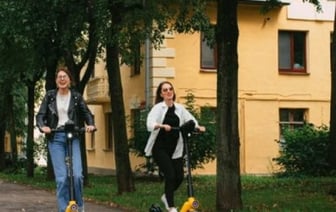 В каком случае можно ездить на электросамокате вдвоем, рассказали в ГАИ