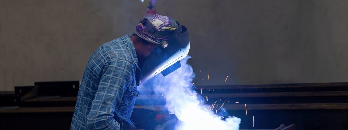 В Германии произошел пожар на нефтеперерабатывающем заводе