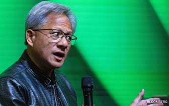 Глава Nvidia заявляет, что у нового чипа Blackwell будет "много-много поставок"