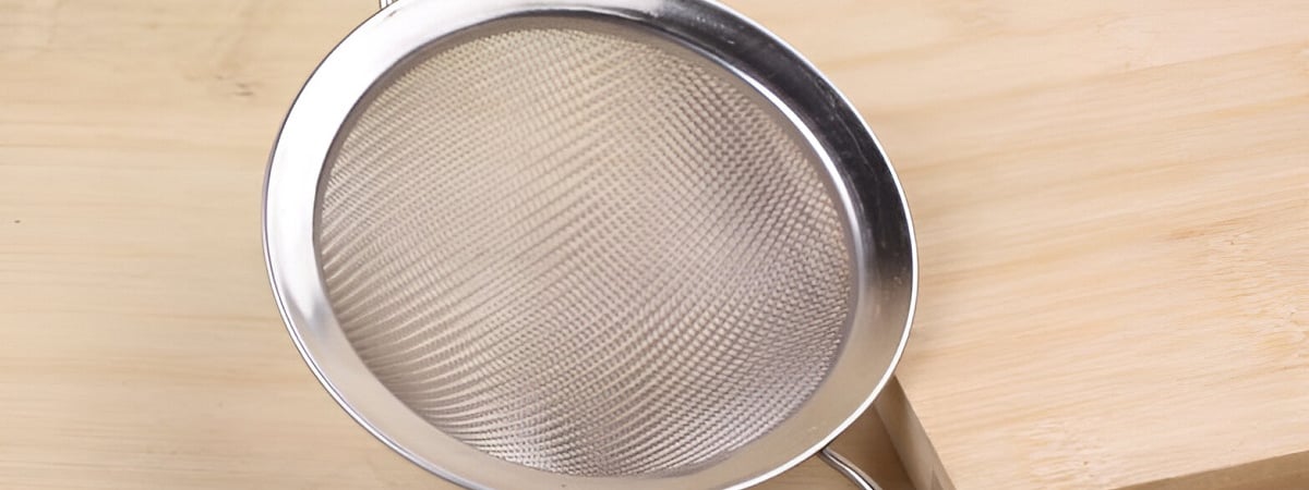 Зачем на ситечке нужно ушко? Эта скрытая функция шокировала многих — Полезно