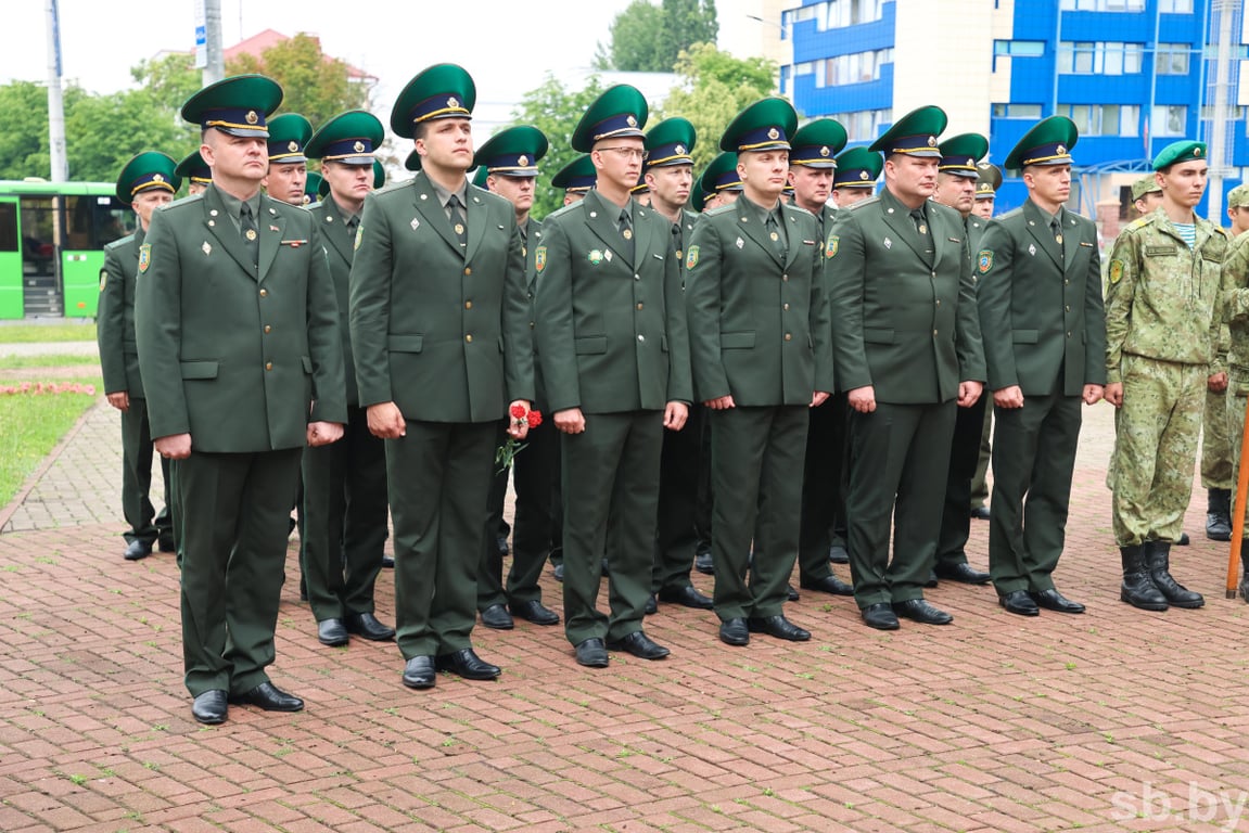 Крестный ход «Церковь и армия» совершил в Бресте памятные литии по пограничникам, отдавшим жизни за Родину