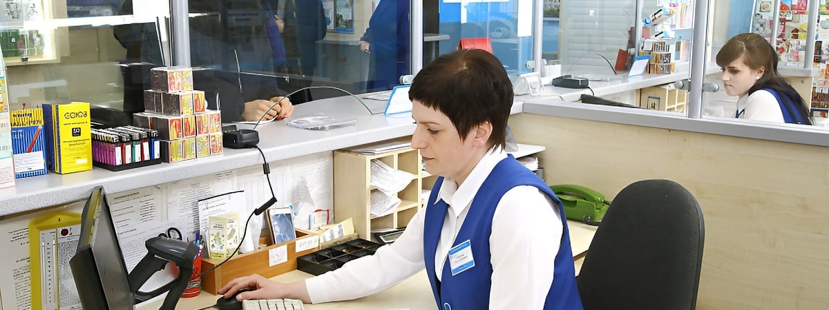 «Белпочта» позвала на работу официантов и разнорабочих. Какую зарплату предложила?