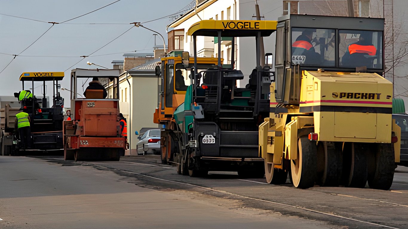 Ремонт асфальта, асфальтоукладчик, дорожная техника. Фото Сергея Серебро