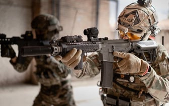 Пентагон приостановил все новые контракты для американской армии