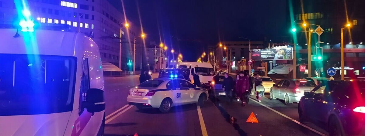 ГАИ опубликовала видео с аварией в Минске, где столкнулись сразу 4 автомобиля — Видео