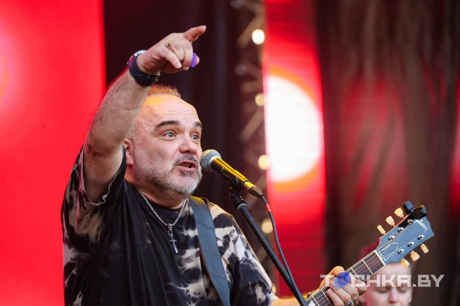 Рокеры «отрываются»: в Пружанах прошел первый день «Солнцестояния»