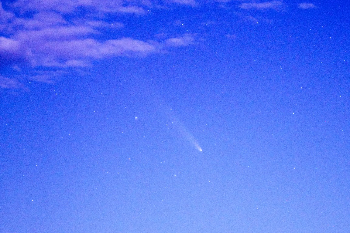 Комета C/2023 A3 (Tsuchinshan–ATLAS) над Боярским озером в Чашникском районе (Витебская область, Беларусь). Фото Сергея Серебро