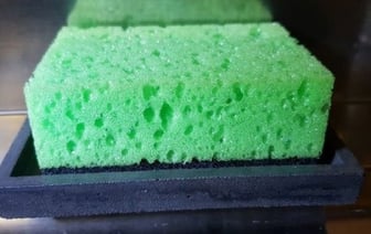 Узнайте, как часто нужно менять кухонную губку