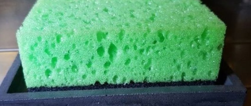 Узнайте, как часто нужно менять кухонную губку