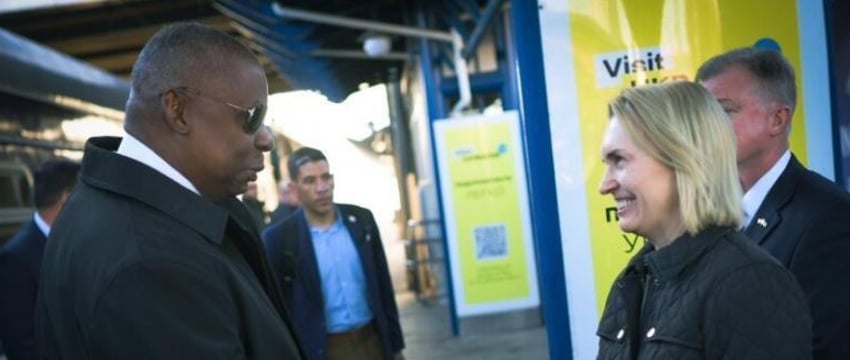 Глава Пентагона Остин внезапно приехал в Киев