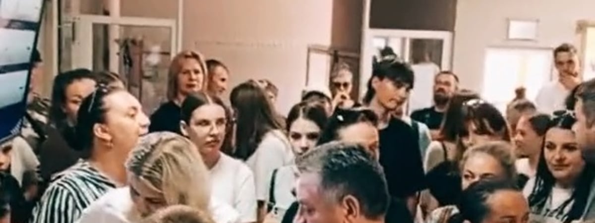 «Как я попал в зомби-апокалипсис» — В TikTok появилось видео очередей в детской поликлинике Жодино. Белорусы ответили — Видео