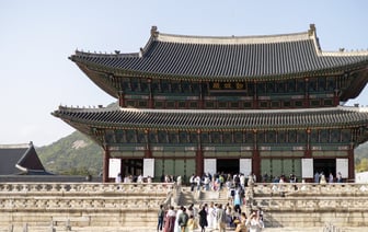 Президент Южной Кореи объявил военное положение