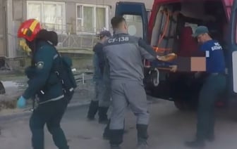 Спасение мужчины на пожаре в общежитии в Пинске