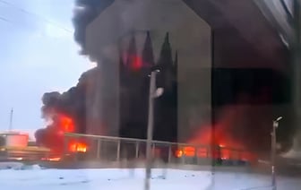 Российская ПВО «сбила» украинский дрон прямо над нефтебазой в Брянске — Видео