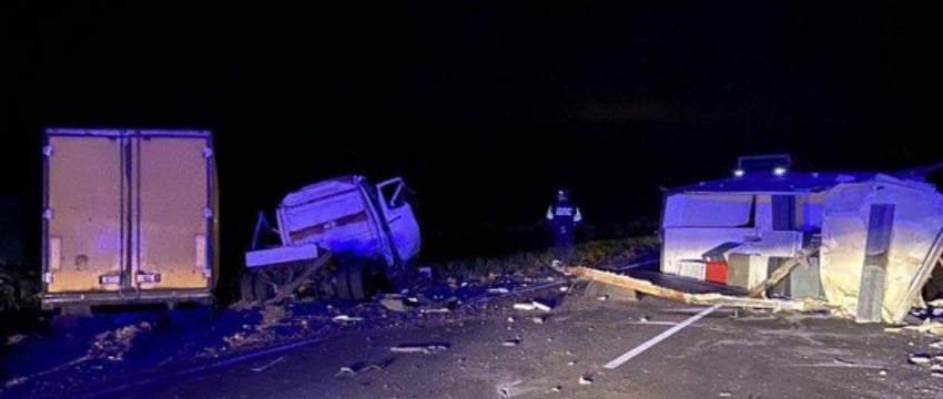 Mercedes влетел под фуру в Брестской области