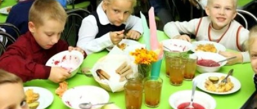 Чем кормят детей в школьных столовых Бреста
