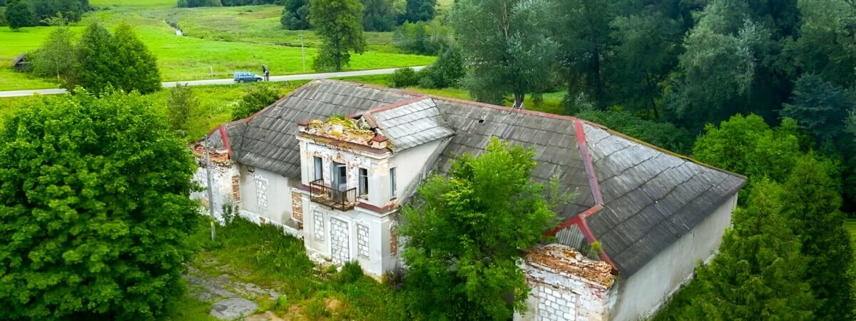 В Витебском районе выставили на продажу усадьбу, которой почти 200 лет. Сколько просят? — Фото