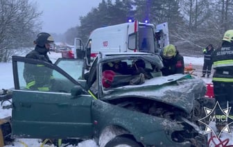 Под Полоцком в столкновении Audi и Skania погиб пассажир. Водитель фуры скрылся с места ДТП — Видео