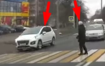 Почему не стоит обгонять поток перед пешеходным переходом? Наглядное видео