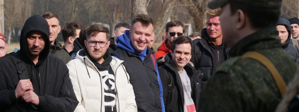 В одном из регионов Беларуси начались месячные сборы теробороны и народного ополчения. Кому приготовиться?