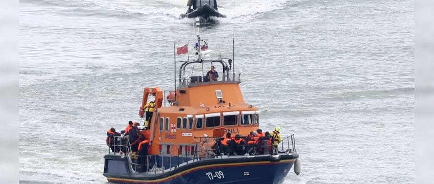 Новое правительство Великобритании прекратит размещение мигрантов на баржах.