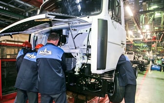 МАЗ пообещал новым работникам награду в 5 тыс. рублей. За что?