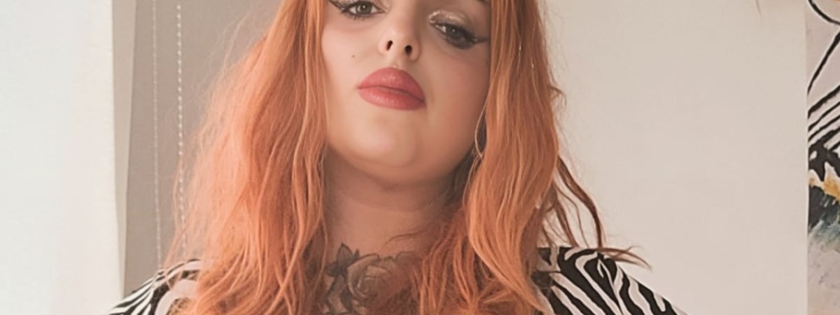 «Одевались мной на Хэллоуин» — Женщина рассказала, как начала зарабатывать грудью десятки тысяч долларов после «издевок» — Фото