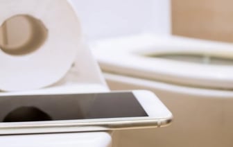 Исследование показало, что мобильные телефоны оказались в 6 раз грязнее сидений унитазов