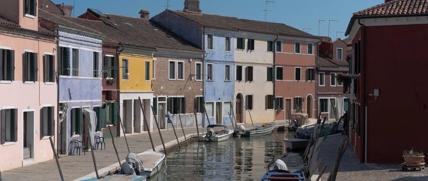 Исполняют желания, наполняют энергией. Жители Полоцка рассказали, почему любят гулять по городским мостикам