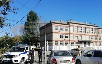 В Челябинске 13-летний подросток с ножом и молотком напал на школьников и учителя — 4 человека в больнице