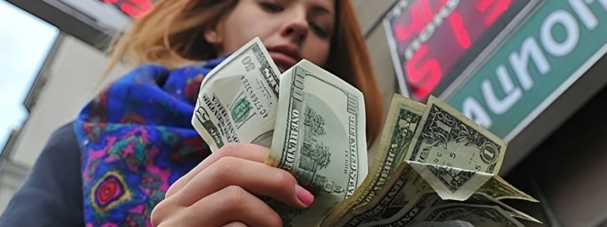 Насколько выше 3,3 рубля может вырасти доллар в Беларуси? Эксперты поделились, что у них «вызывает беспокойство» — Анализ