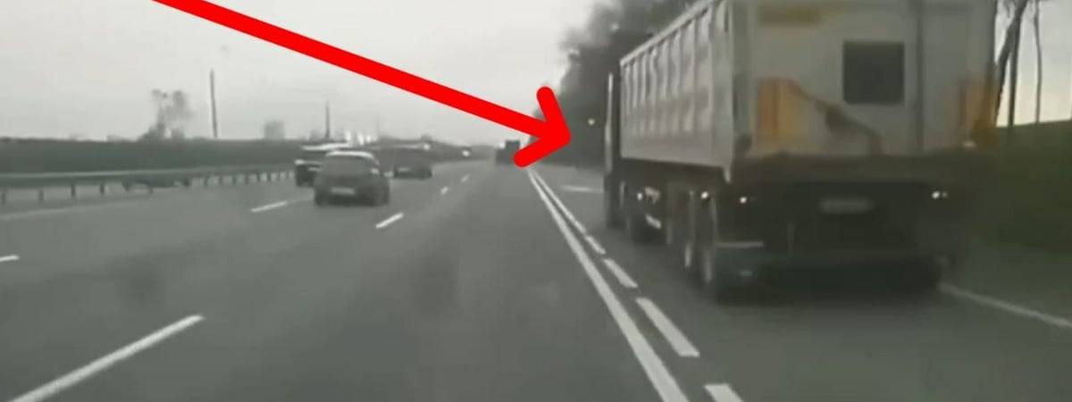 Появилось видео, как пассажирский автобус въехал в фуру под Минском — Видео