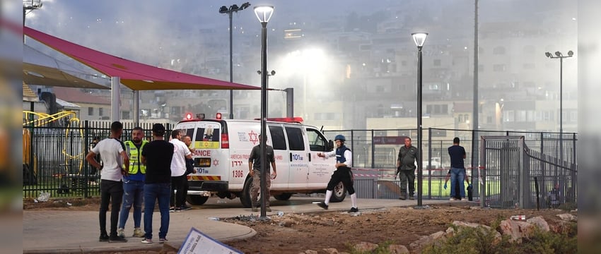 Израильская армия заявляет, что "Хезболла" выпустила ракету, в результате которой на аннексированных Голанах погибли 10 человек.