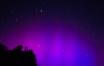 Яркое полярное сияние и звездопад над Витебской областью. Фото