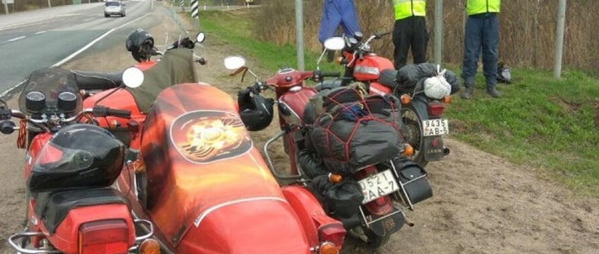 Однажды доехал до Мурманска! Белорус ежегодно путешествует на 50-летнем Jawa 350