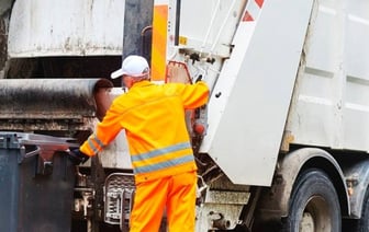В Жабинковском районе с многодетной матери взыскали деньги за вывоз мусора —  она обратилась в прокуратуру. Кто оказался прав?