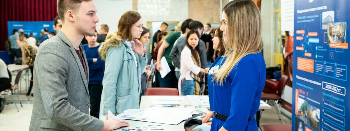 Lamoda, «Белшина» и не только. Минтруда Беларуси позвало молодежь на ярмарку вакансий. Какую работу и зарплату предлагают?