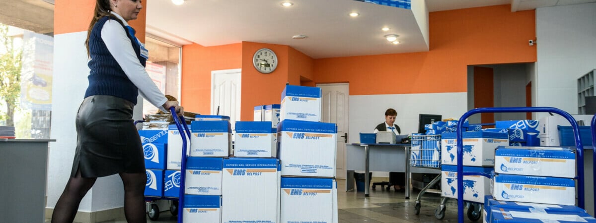 Белпочта позвала белорусов на работу с зарплатой от 1300 рублей. А кому пообещали до 2500?