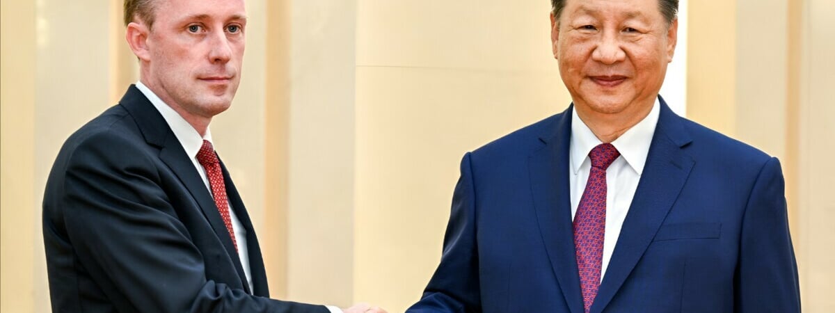 Си Цзиньпин неожиданно встретился с помощником Байдена в Пекине