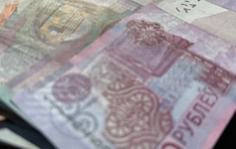 Белорус вернул кредит на 300 рублей, но у него списывали деньги по хитрой схеме. На чьей стороне суд?